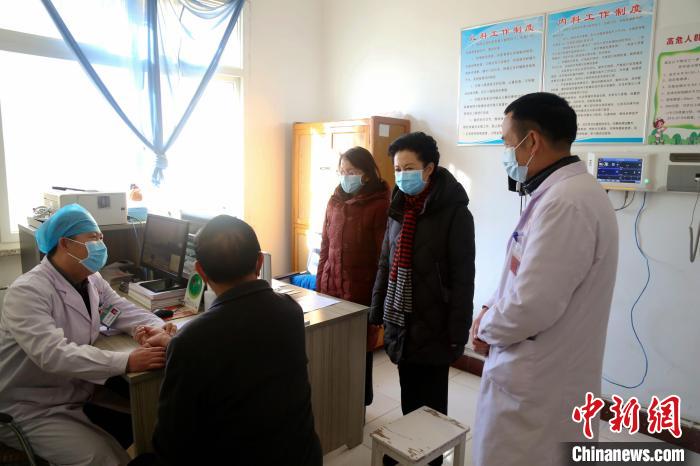 全國政協(xié)委員戴秀英：村醫(yī)越來越少，出路在哪？