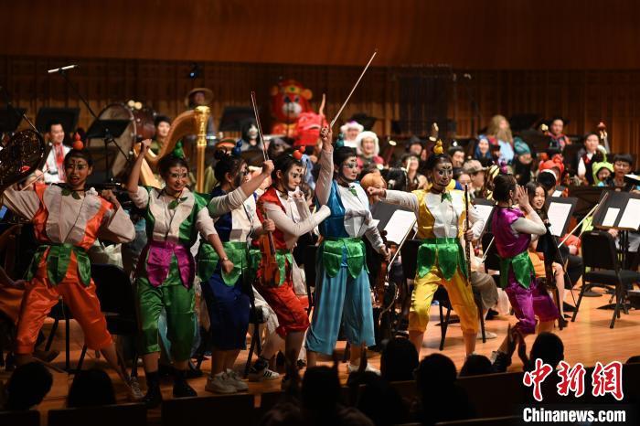 “音樂奇妙夜”西安上演歌者、樂手化身“卡通人”