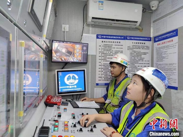 中國最大水壓、最大埋深海底隧道工程建設(shè)快速推進