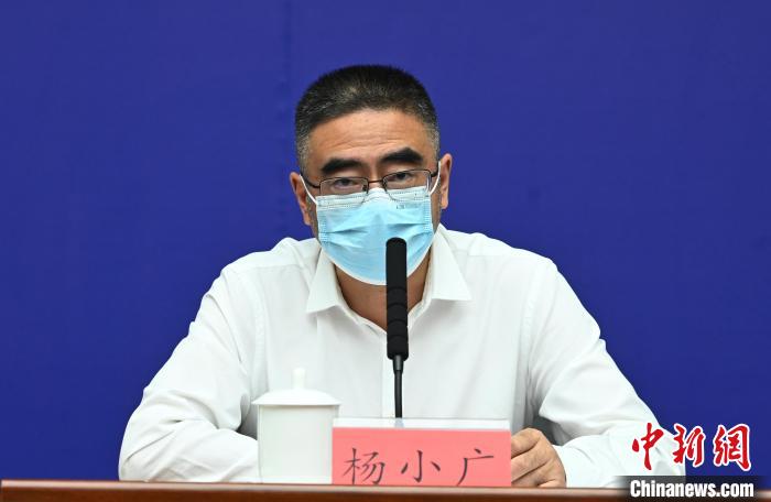 成都市政府副秘書長(zhǎng)、市衛(wèi)健委主任楊小廣?！“苍?攝