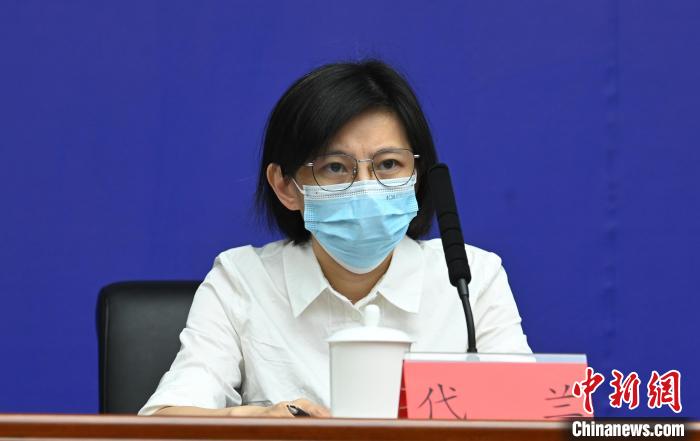 成都市經(jīng)信局總工程師代蘭?！“苍?攝