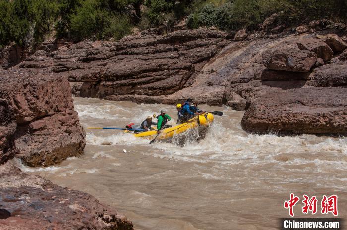 圖為瀾滄江生態(tài)漂流?！憸娼雌饔邢薰竟﹫D