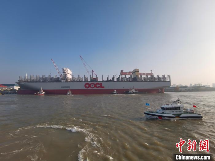 海巡艇在現(xiàn)場引導(dǎo)水上交通?！∧贤êＪ戮止﹫D