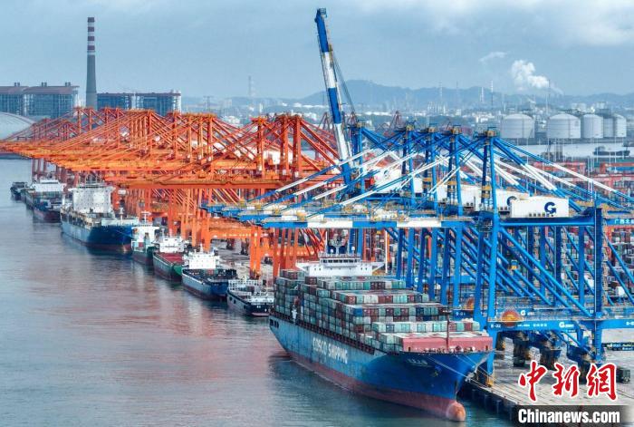 圖為北部灣港欽州自動(dòng)化集裝箱碼頭?！“綆洸?攝