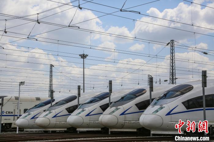 哈鐵管轄高鐵動(dòng)車(chē)組。　哈鐵提供