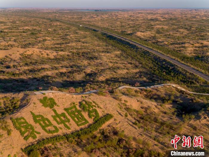 圖為庫布其沙漠(資料圖)?！≠R鵬飛供圖