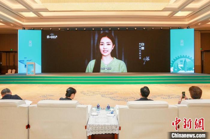 常州籍演員白鹿擔(dān)綱常州文旅大使，為家鄉(xiāng)傾情打CALL。　唐娟 攝