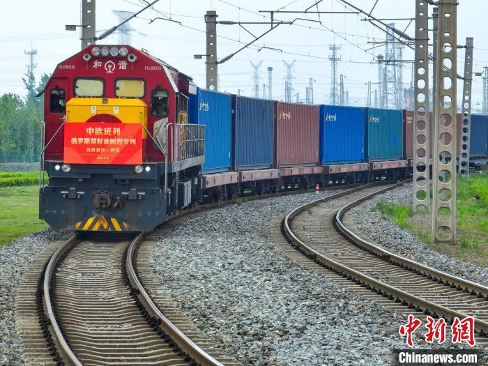 中歐班列長安號俄羅斯菜籽油回程石羊集團專列順利抵達西安國際港站?！∥靼矅H港務區(qū)供圖