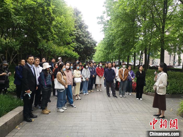 活動(dòng)現(xiàn)場(chǎng)?！》队畋?攝