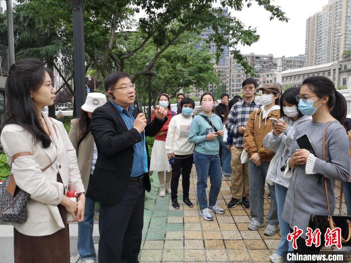 活動(dòng)現(xiàn)場(chǎng)?！》队畋?攝