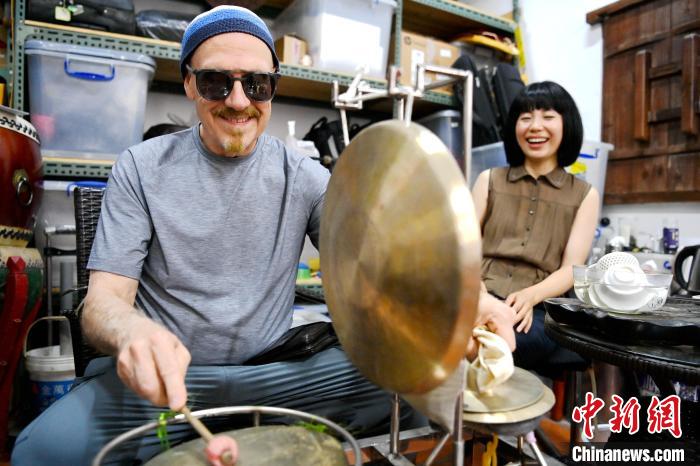 代表團(tuán)成員在漳州木偶表演館開展文化藝術(shù)交流活動?！埥鸫?攝