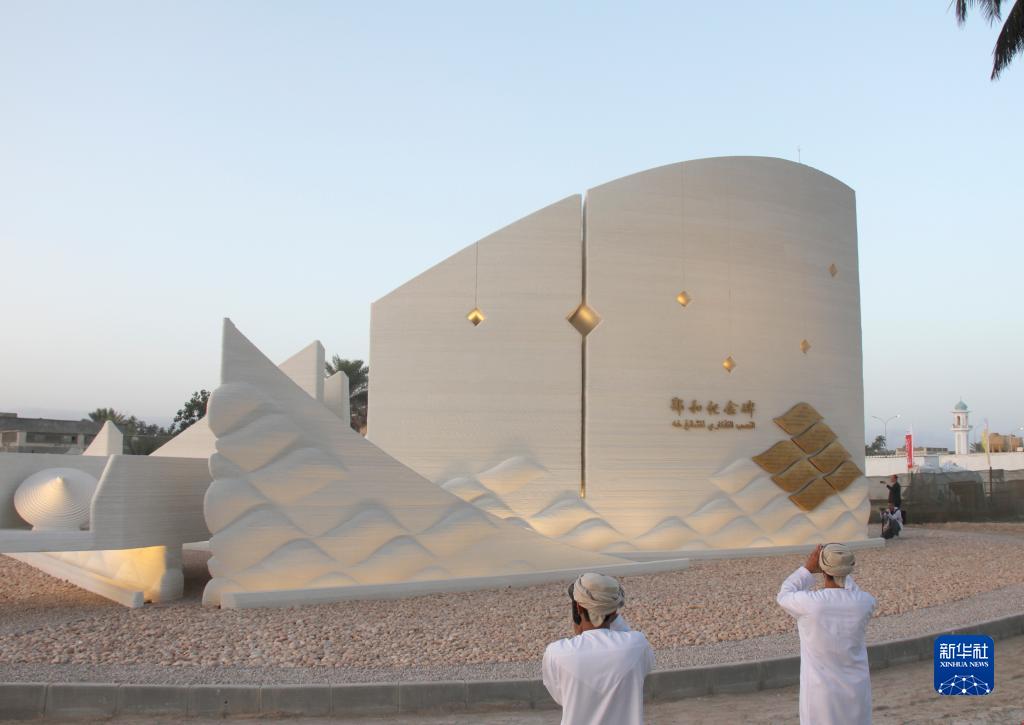 這是5月30日在阿曼第二大城市塞拉萊拍攝的鄭和碑。新華社記者 汪強 攝