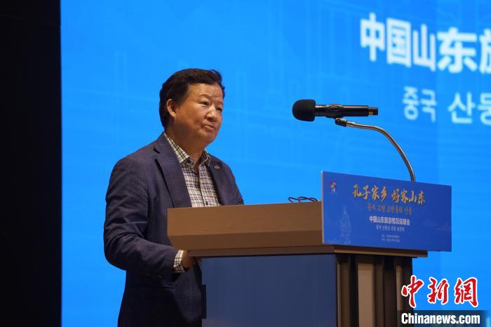 韓國(guó)一般旅游業(yè)協(xié)會(huì)副會(huì)長(zhǎng)白承弻致辭。　劉旭 攝