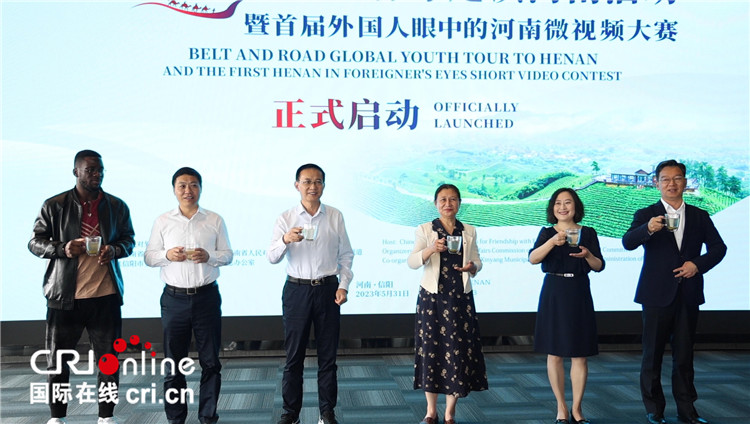 與會(huì)嘉賓共同舉杯啟動(dòng)活動(dòng)。賈親親 攝