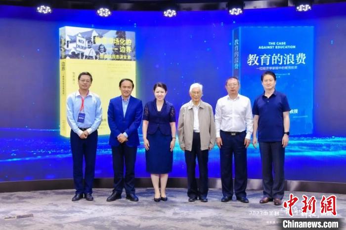 數(shù)智時(shí)代教育面臨怎樣的新機(jī)遇？專家：積極挖潛創(chuàng)新、謹(jǐn)慎應(yīng)對挑戰(zhàn)