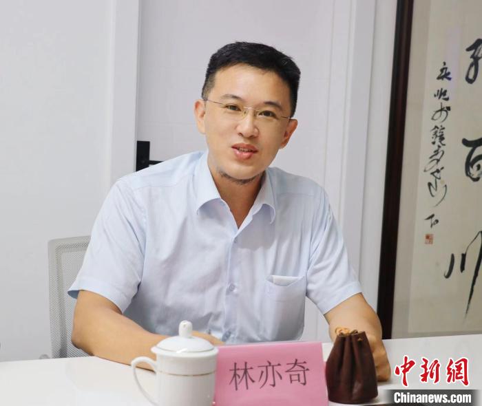 臺灣創(chuàng)新聯(lián)合建筑協(xié)會理事長林亦奇講述設(shè)立驛站愿景?！窃式?攝