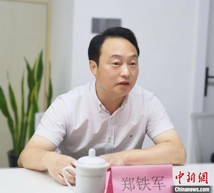 寧德市臺港澳辦主任鄭鐵軍講話?！窃式?攝