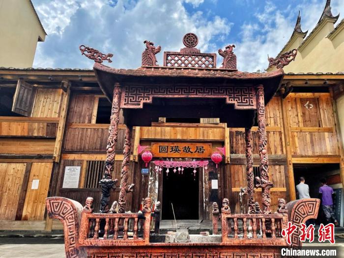 臺灣上趣開新團(tuán)隊(duì)入駐古田縣平湖鎮(zhèn)端上村，以“圓瑛法師故里”為主題打造愛國禪意村?！吻汕?攝