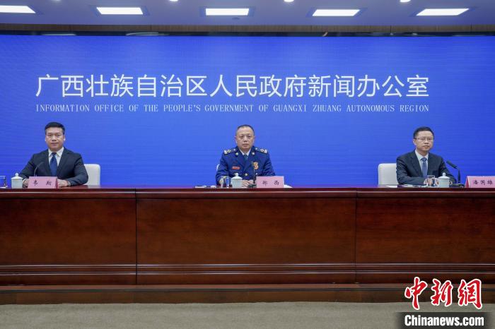 圖為發(fā)布會現場?！⊥跻哉?攝