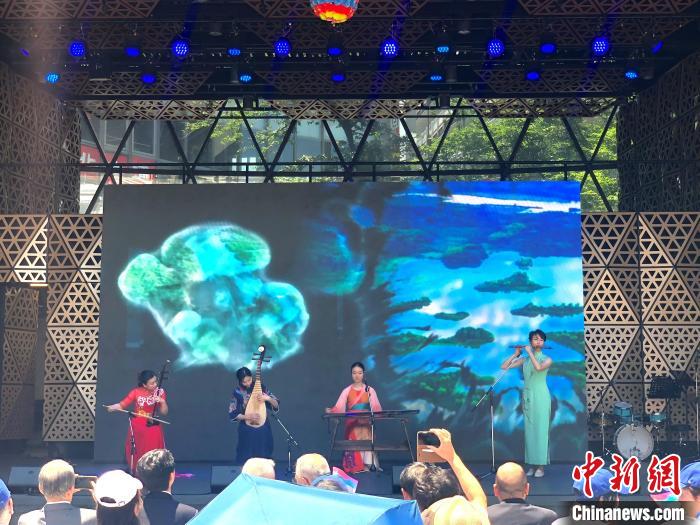 開幕式上舞臺展演之一《水龍吟》。　中國駐東京旅游辦事處供圖