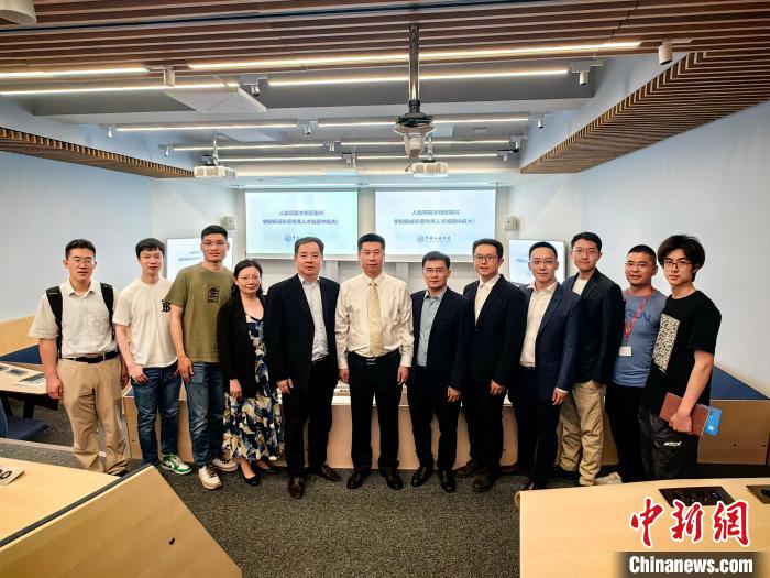 中國民航大學代表團在英交流情況?！≈鬓k方提供