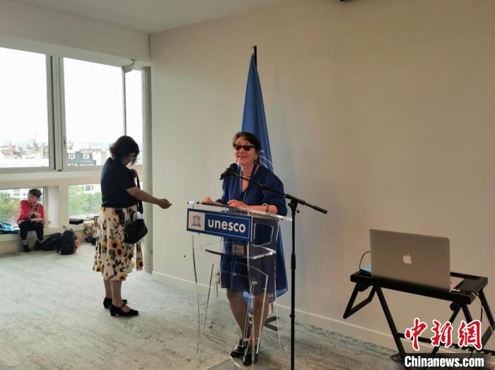 聯(lián)合國教科文組織協(xié)會委員會主席瑪麗塔·邦澤弗(Marietta Bantchev)致辭。　靖樹 攝