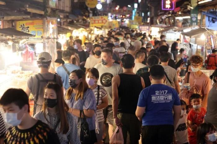 冰粉、雙皮奶、螺螄粉……臺(tái)網(wǎng)友發(fā)帖：臺(tái)灣街頭越來(lái)越多大陸小吃