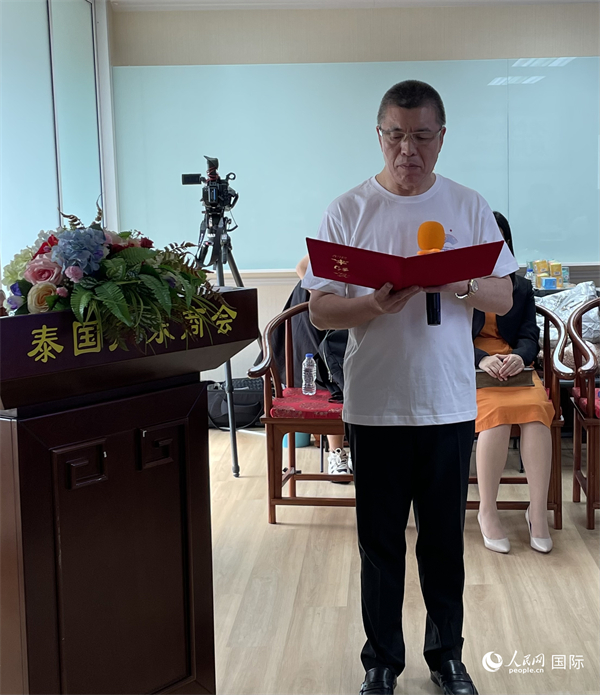 泰國(guó)浙江商會(huì)會(huì)長(zhǎng)祁曉云受泰國(guó)華僑華人和駐泰各級(jí)商會(huì)機(jī)構(gòu)委托發(fā)出倡議，華僑華人群體將積極助力亞運(yùn)會(huì)舉行。人民網(wǎng)記者 劉慧攝