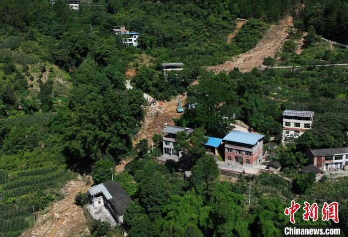 圖為航拍重慶萬(wàn)州救援現(xiàn)場(chǎng)?！￡惓?攝