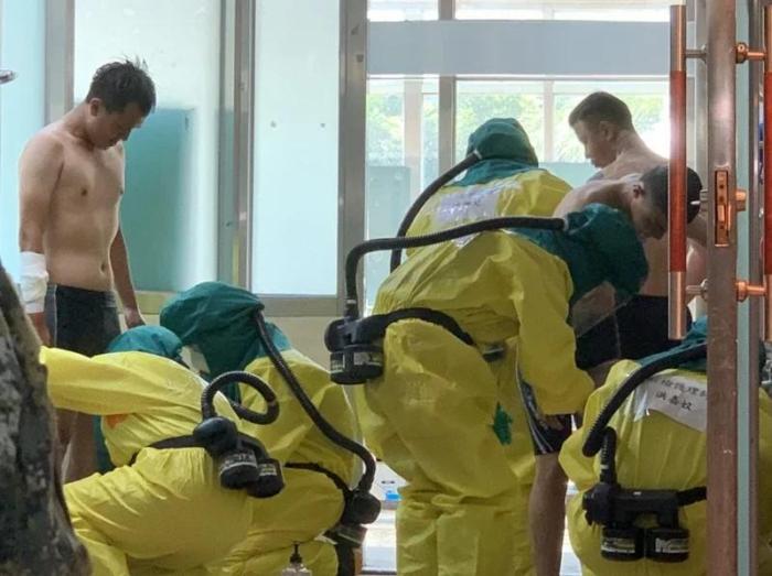 圖為臺(tái)灣漢光演習(xí)模擬官兵遭受生物戰(zhàn)劑攻擊，送往醫(yī)院就醫(yī)。圖片來源：臺(tái)灣《聯(lián)合報(bào)》 徐白櫻 翻攝