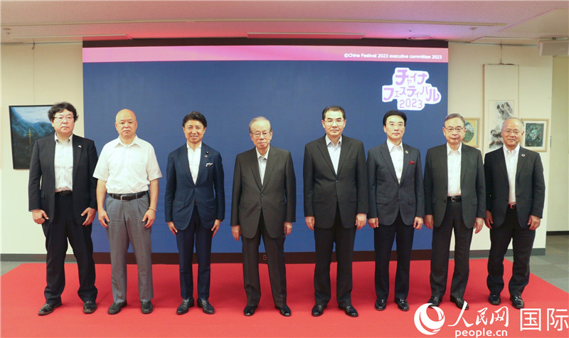 主辦方代表合影。人民網(wǎng) 許可攝