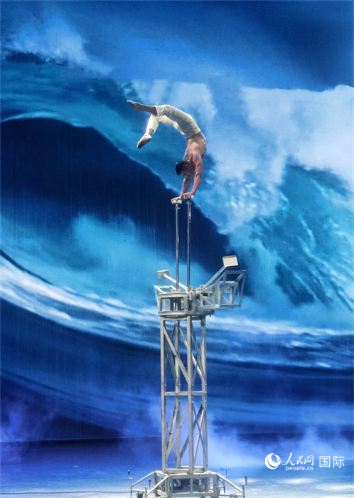 吳橋雜技大世界中的雜技演出。人民網(wǎng) 趙昭攝