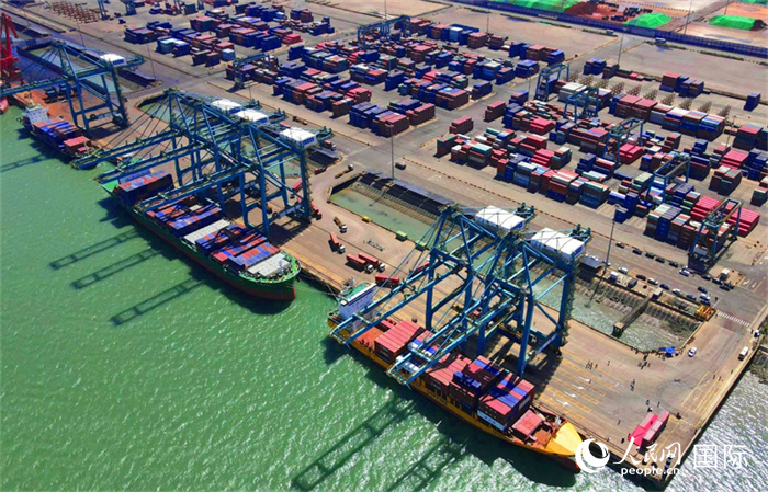 黃驊港綜合港區(qū)航拍圖。人民網(wǎng) 周博攝