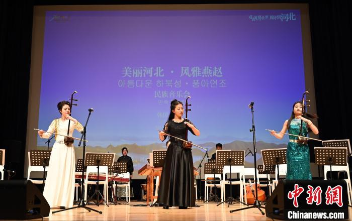 圖為音樂會(huì)現(xiàn)場?！∈谞栔袊幕行墓﹫D