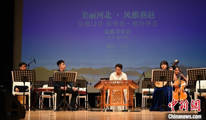 圖為音樂會(huì)現(xiàn)場?！∈谞栔袊幕行墓﹫D