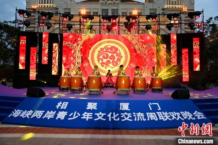 臺(tái)灣青少年表演《鼓舞四方》?！⊥鯑|明 攝