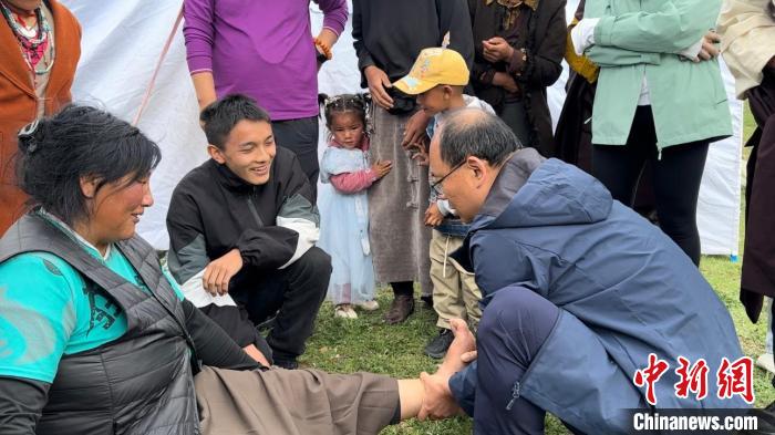 醫(yī)療團(tuán)隊(duì)奔赴西藏，義診活動(dòng)“點(diǎn)亮”偏遠(yuǎn)地區(qū)希望之光