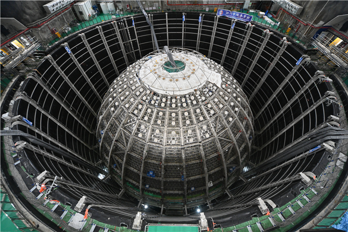 江門中微子實(shí)驗(yàn)室探測(cè)器和水池構(gòu)造。中國(guó)科學(xué)院高能物理研究所供圖