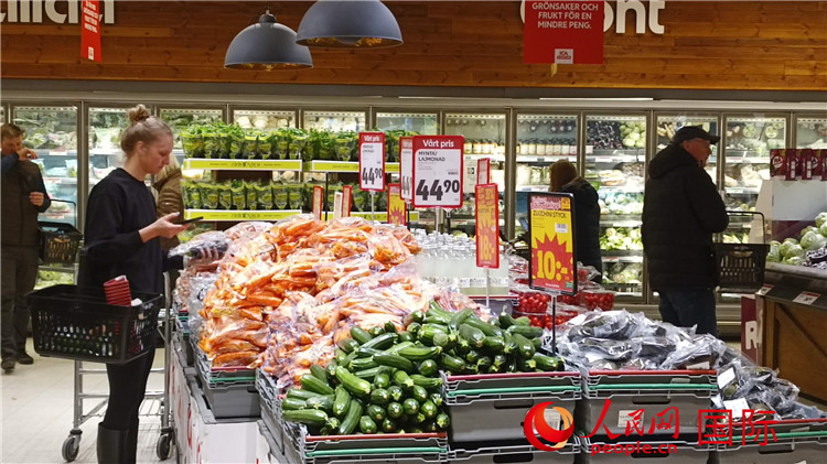 瑞典首都斯德哥爾摩購物超市一瞥。人民網(wǎng)記者 殷淼攝