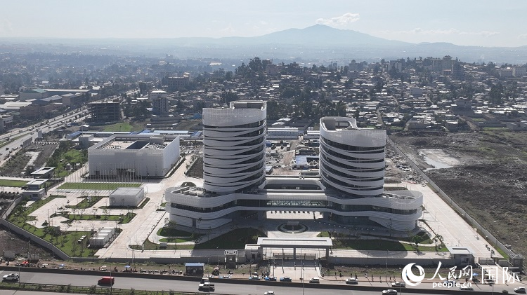 非洲疾病預防控制中心總部（一期）航拍。人民網(wǎng)記者 劉寧攝