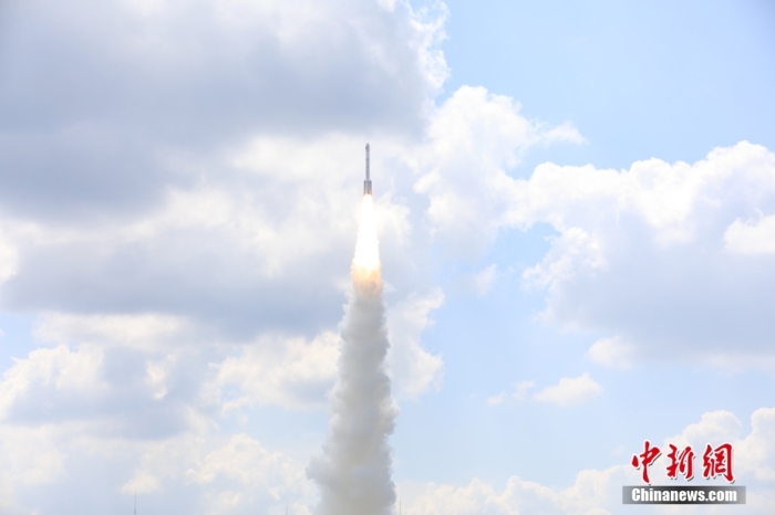 北京時間 2023年9月10日12時30分，中國在太原衛(wèi)星發(fā)射中心使用長征六號改運載火箭，成功將遙感四十號衛(wèi)星發(fā)射升空，衛(wèi)星順利進入預定軌道，發(fā)射任務獲得圓滿成功。該衛(wèi)星主要用于開展電磁環(huán)境探測及相關技術試驗。此次任務是長征系列運載火箭第487次飛行。王曉虎 攝