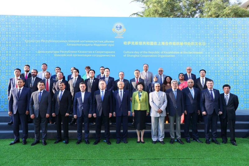 活動(dòng)現(xiàn)場來賓合影留念。主辦方供圖