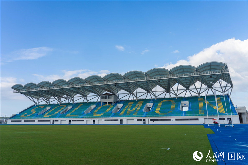 2023年9月12日，位于所羅門群島首都霍尼亞拉的由中土公司承建的中國援所羅門群島2023年太平洋運動會體育場館。人民網(wǎng) 賀吉攝