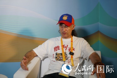 亞美尼亞新聞通訊社記者帕魯伊爾在“一帶一路”高峰論壇新聞中心接受人民網(wǎng)專訪。 人民網(wǎng) 褚夢(mèng)琦 攝