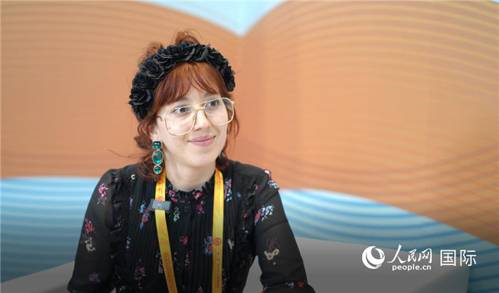 烏拉圭《共和國報》記者瓦倫蒂娜·加西亞接受人民網(wǎng)記者采訪。人民網(wǎng)記者 王天樂攝