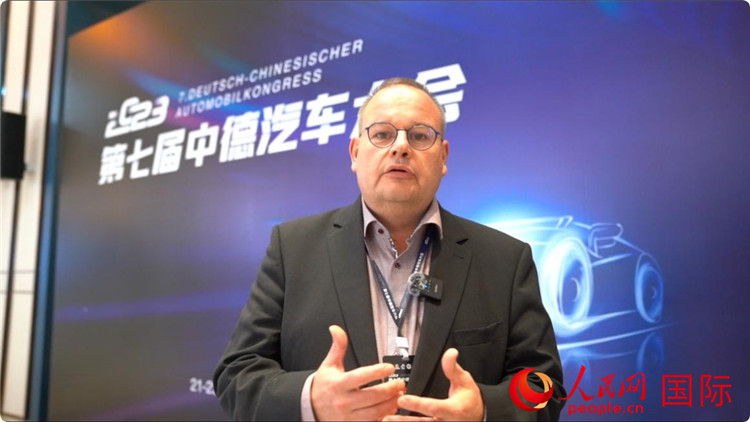 薩爾州經(jīng)濟(jì)發(fā)展局局長斯特凡·施魏策爾接受人民網(wǎng)采訪。人民網(wǎng) 劉動攝