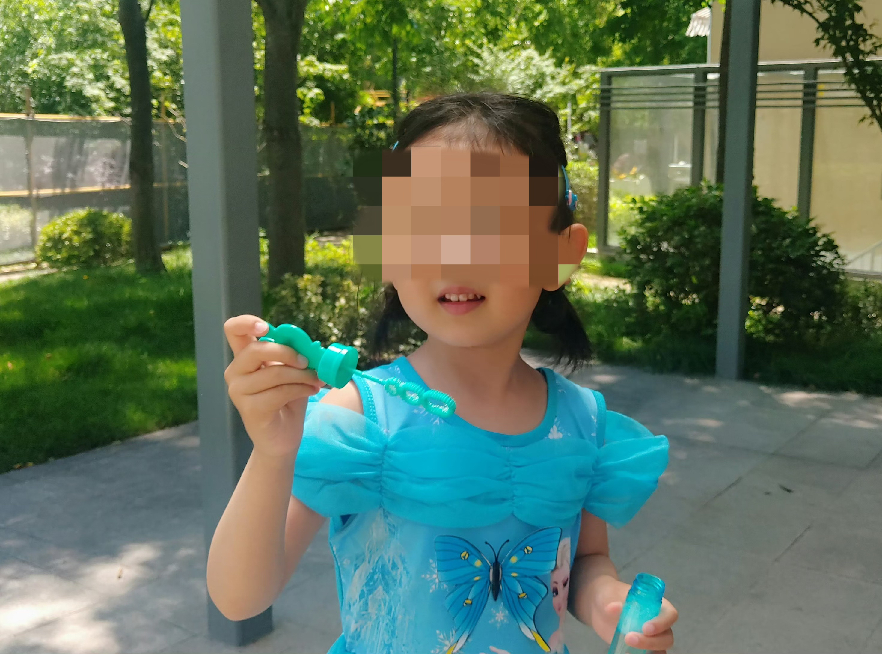 海灘失蹤女童。圖源：女童家人社交賬號