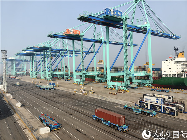天津港北疆港區(qū)C段智能化集裝箱碼頭。人民網(wǎng)記者 符園園攝