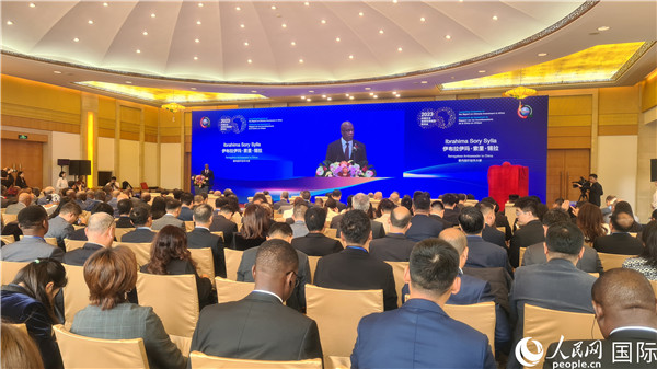 塞內(nèi)加爾駐華大使致辭。人民網(wǎng)記者 萬宇攝