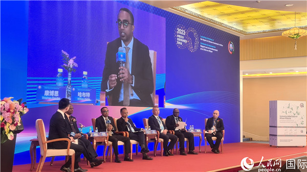 與會嘉賓展開座談。人民網(wǎng)記者 萬宇攝